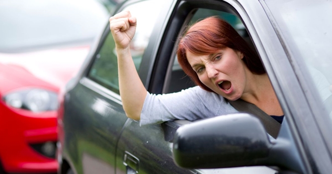 Kinh nghiệm giúp phụ nữ lái xe ô tô an toàn hơn